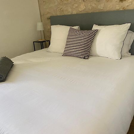 Grange Bleuet Bed and Breakfast Aubeterre-sur-Dronne Exteriör bild