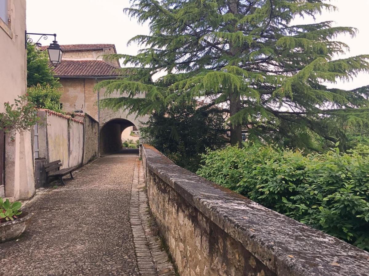 Grange Bleuet Bed and Breakfast Aubeterre-sur-Dronne Exteriör bild