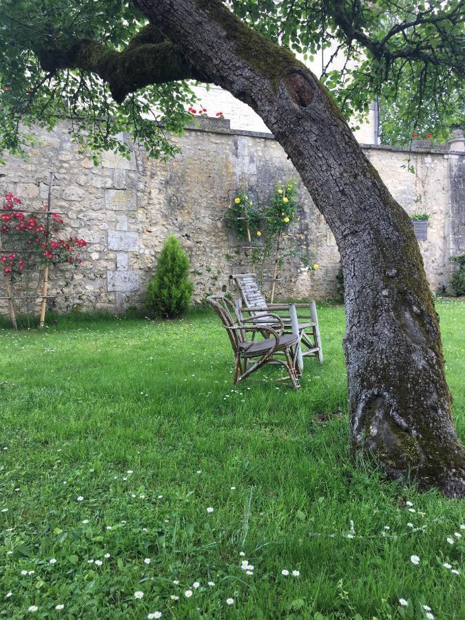 Grange Bleuet Bed and Breakfast Aubeterre-sur-Dronne Exteriör bild
