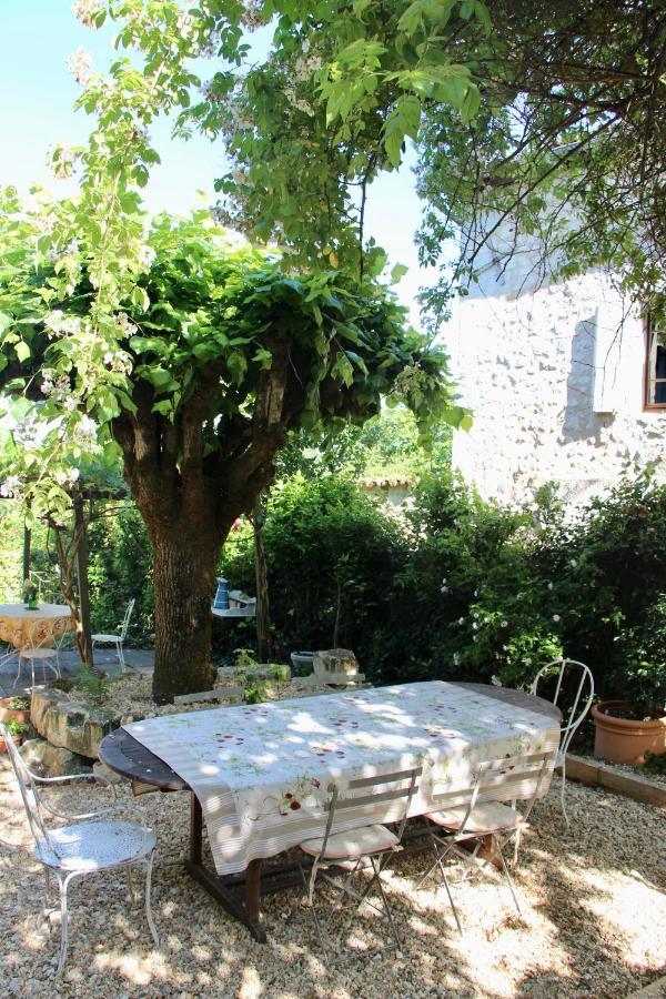 Grange Bleuet Bed and Breakfast Aubeterre-sur-Dronne Exteriör bild