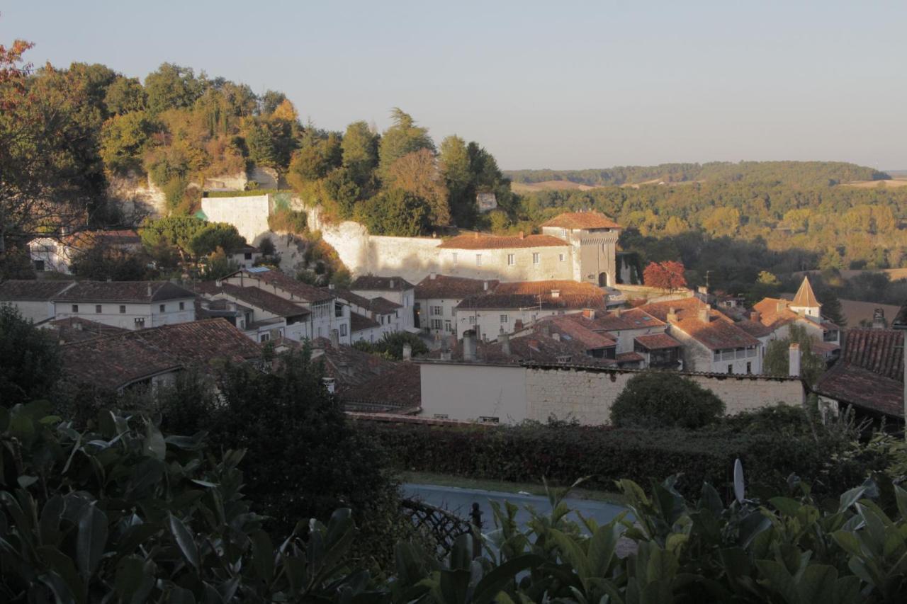 Grange Bleuet Bed and Breakfast Aubeterre-sur-Dronne Exteriör bild