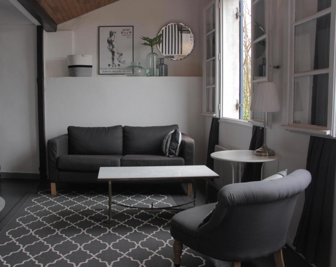 Grange Bleuet Bed and Breakfast Aubeterre-sur-Dronne Exteriör bild