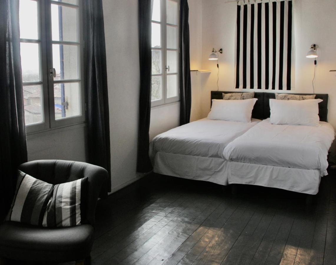 Grange Bleuet Bed and Breakfast Aubeterre-sur-Dronne Exteriör bild